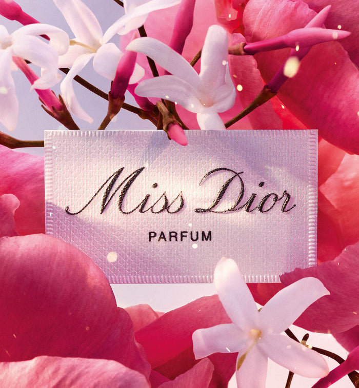 Miss Dior標記被花朵圍繞